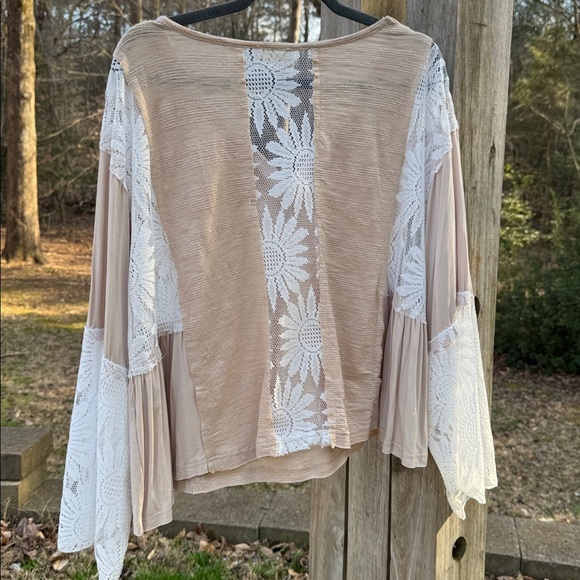 POL Beige and White Lace Sleeve Blouse - Picture 6 of 6